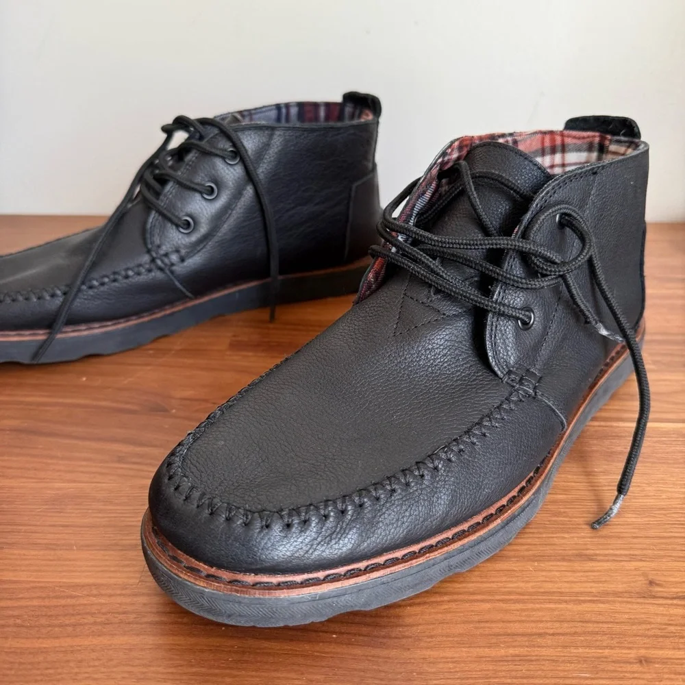Like New TOMS Chukka Leather Boot Black Full Grain Pebble Leather 12 US